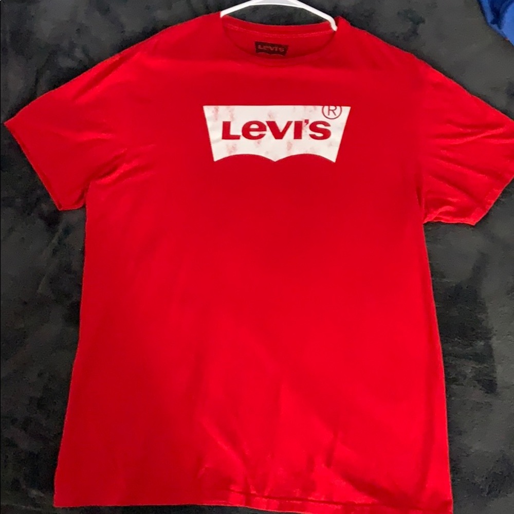 Red Levi’s T shirt